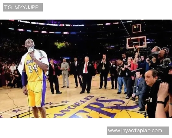 科比在12-13赛季湖人与小牛对决中狂砍38分展现传奇风采