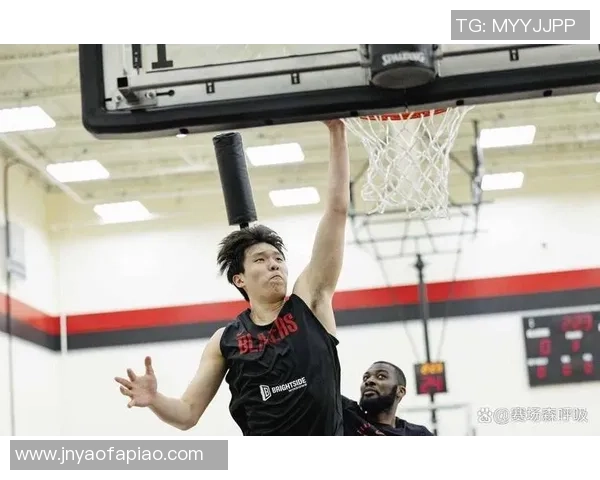 湖人VS开拓者，开赛前杨瀚森会被召回，女友引争议，可参阅姚明处理